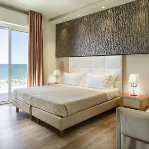 Hotel Kursaal - Fronte Mare Con Piscina, Riccione